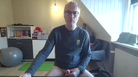 Snapshot of hanse_1 chatting on December 2024 10:38:02 AM Hanse online show from December 2024 10:38:02 AM