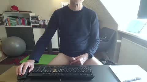 Snapshot of hanse_1 chatting on April 2026 02:33:01 PM Hanse online show from April 2026 02:33:01 PM