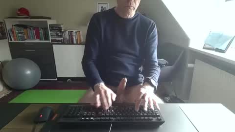 Snapshot of hanse_1 chatting on April 2026 03:24:02 PM Hanse online show from April 2026 03:24:02 PM