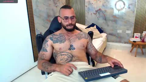 hanz_col online show from February 2025 02:05:02 AM