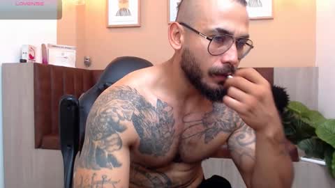 hanz_col online show from March 2025 12:01:02 PM