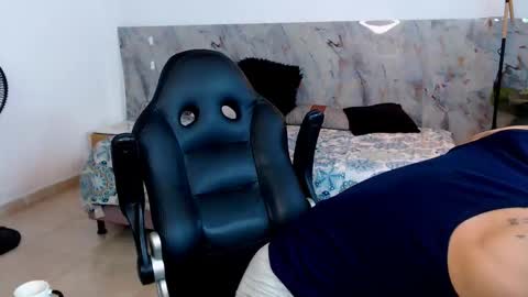 hanz_col online show from November 2025 02:54:01 AM