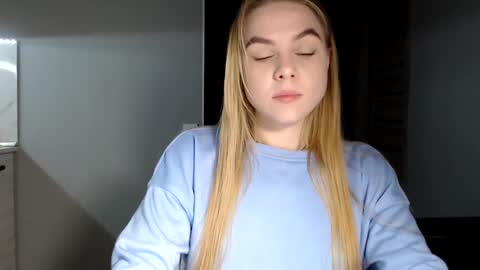 Snapshot of happy_fox_ chatting on December 2024 10:30:02 PM happy_fox_ online show from December 2024 10:30:02 PM