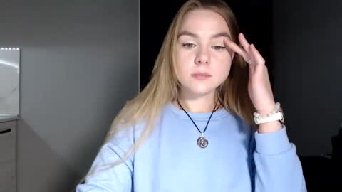 happy_fox_ online show from April 2026 08:25:02 PM