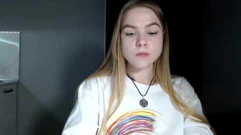 happy_fox_ online show from April 2026 08:45:02 PM