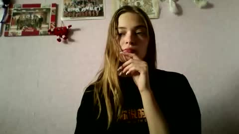 happyemily  online show from November 2025 09:30:01 AM