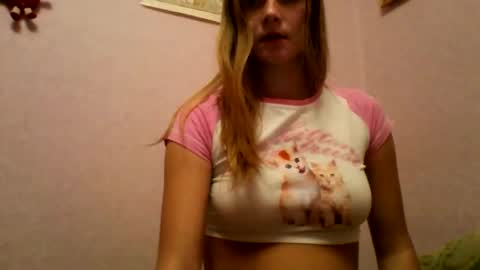 happyemily  online show from November 2025 09:59:01 PM