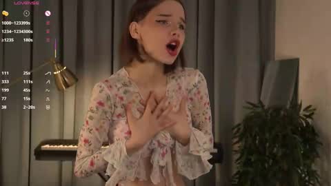 Evy  online show from September 2025 02:48:02 AM