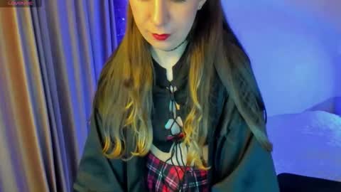 Stephanie online show from October 2025 04:37:01 PM