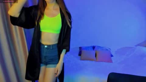 Stephanie online show from October 2025 06:27:02 PM