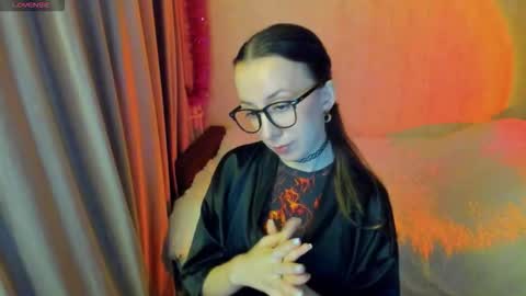 Stephanie online show from November 2025 05:57:01 PM