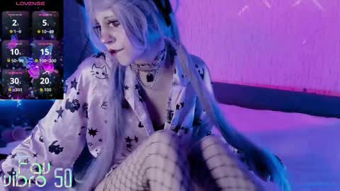 Mia online show from November 2025 09:47:01 PM