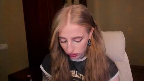 Julia online show from November 2025 05:45:02 AM