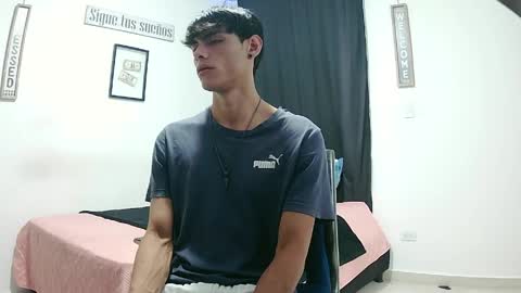Snapshot of harrythomson1 chatting on May 2026 12:15:01 AM harry thomson online show from May 2026 12:15:01 AM