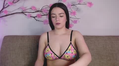     online show from February 2025 02:13:02 PM