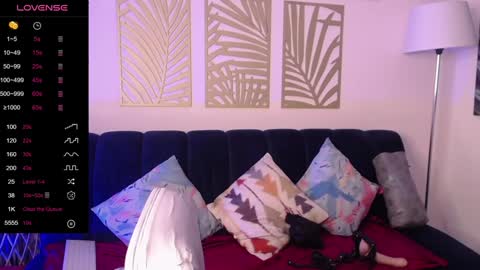 Snapshot of hat_girl chatting on December 2024 08:11:01 PM Nicole online show from December 2024 08:11:01 PM