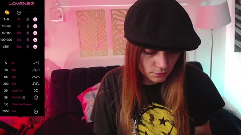 Snapshot of hat_girl chatting on January 2025 09:20:02 PM Nicole online show from January 2025 09:20:02 PM