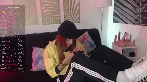 Snapshot of hat_girl chatting on January 2025 04:04:01 AM Nicole online show from January 2025 04:04:01 AM