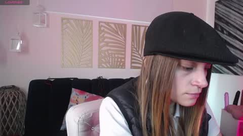 Snapshot of hat_girl chatting on January 2025 09:50:01 PM Nicole online show from January 2025 09:50:01 PM