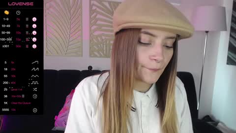 Snapshot of hat_girl chatting on January 2025 04:02:01 AM Nicole online show from January 2025 04:02:01 AM