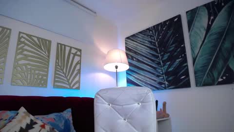 Snapshot of hat_girl chatting on February 2025 09:08:02 PM Nicole online show from February 2025 09:08:02 PM