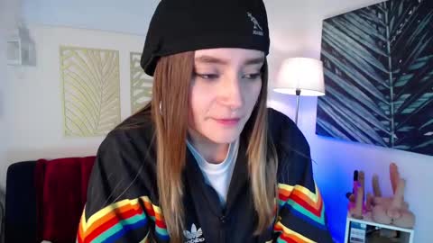 Snapshot of hat_girl chatting on March 2025 04:02:02 AM Nicole online show from March 2025 04:02:02 AM