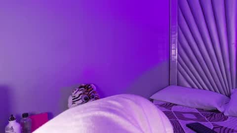 hatsajones online show from April 2026 04:12:01 AM