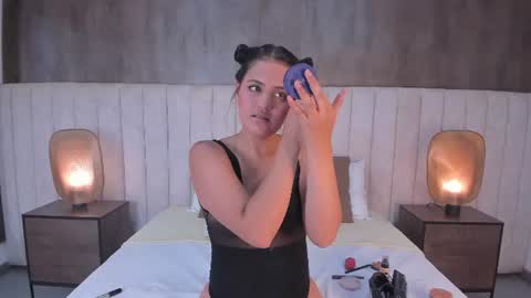 Snapshot of hayli_monroee chatting on June 2026 07:46:01 PM Hayli online show from June 2026 07:46:01 PM