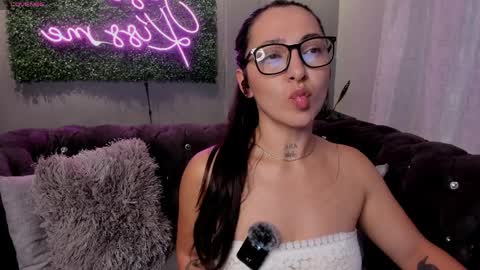 Maria  online show from April 2026 01:43:01 AM