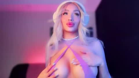 Marie online show from September 2025 02:00:02 PM