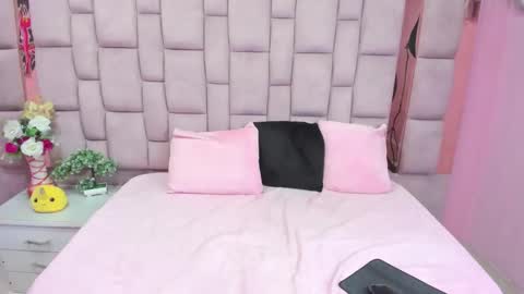 hazel_18_ online show from October 2025 07:49:01 PM