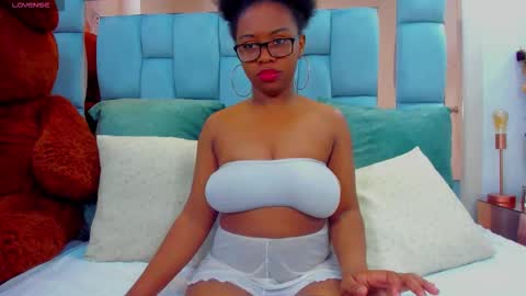 hazel_lanee online show from March 2026 10:35:02 PM