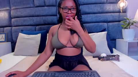 hazel_lanee online show from July 2026 02:19:02 AM