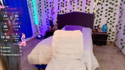 Snapshot of hazel_lynn_ross_ chatting on December 2024 05:19:01 PM HAZEL LYNN ROSS online show from December 2024 05:19:01 PM