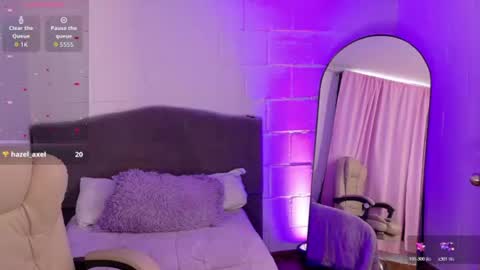 Snapshot of hazel_lynn_ross_ chatting on June 2026 06:23:01 PM HAZEL LYNN ROSS online show from June 2026 06:23:01 PM