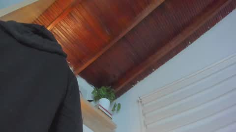 Im Hazel online show from December 2024 02:08:01 AM