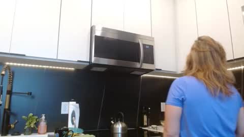 Snapshot of hazel_skye chatting on June 2026 02:12:01 PM Hazel online show from June 2026 02:12:01 PM