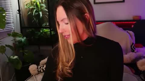 Hazeleo online show from January 2026 10:15:02 PM