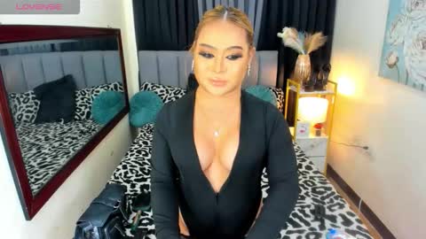 Snapshot of hazelmadonna chatting on November 2025 03:54:02 PM HAZEL MADONNA online show from November 2025 03:54:02 PM