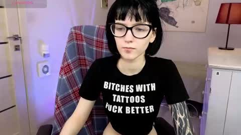 hazeltompson online show from November 2025 08:40:02 PM