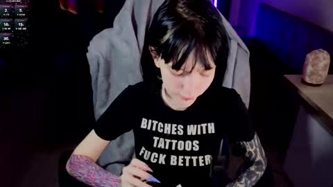 hazeltompson online show from February 2026 03:32:01 PM