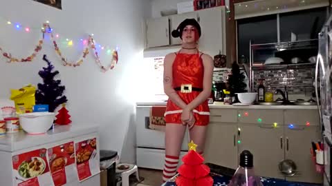 Snapshot of heartmyarc chatting on December 2024 04:59:01 AM HeartMyArc online show from December 2024 04:59:01 AM