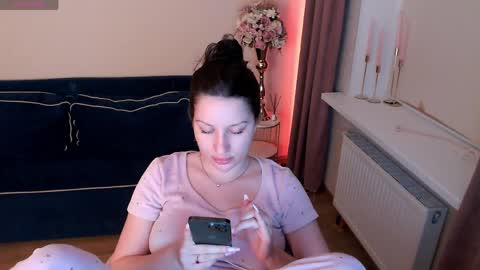 Snapshot of heaven_chloe chatting on May 2026 06:36:02 PM Heaven girl online show from May 2026 06:36:02 PM