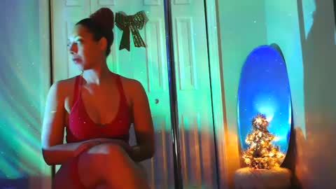 Snapshot of heavenllyy chatting on December 2024 02:38:02 AM Heavenllyy online show from December 2024 02:38:02 AM