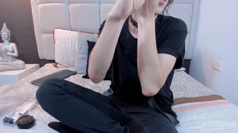 Keira Hecate online show from February 2025 07:44:02 PM