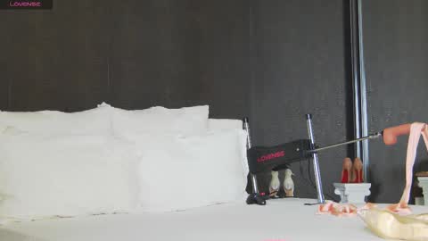 Helen online show from November 2025 02:00:02 AM