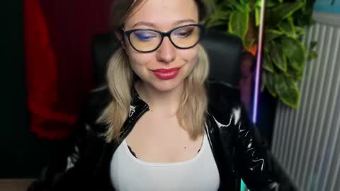 Snapshot of heidi_pleasure chatting on June 2026 04:36:02 AM Heidi online show from June 2026 04:36:02 AM
