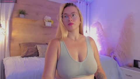 ANTARA REY online show from December 2024 05:18:02 PM