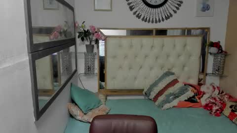 heiker_ online show from November 2025 02:35:01 AM