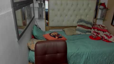 heiker_ online show from November 2025 02:32:02 AM